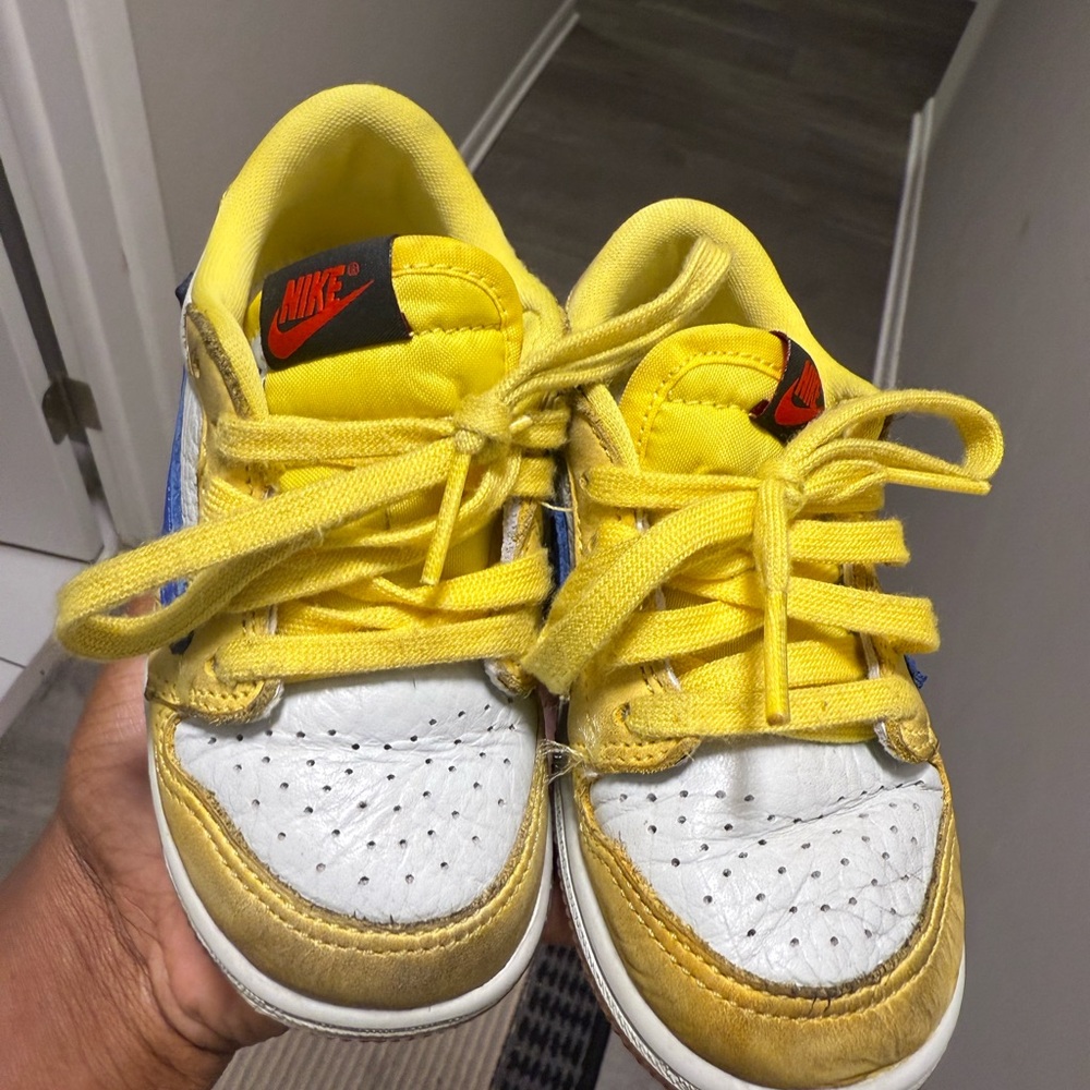 Travis Scott Toddler 8c Nike Kids Sneakers in Yellow and White